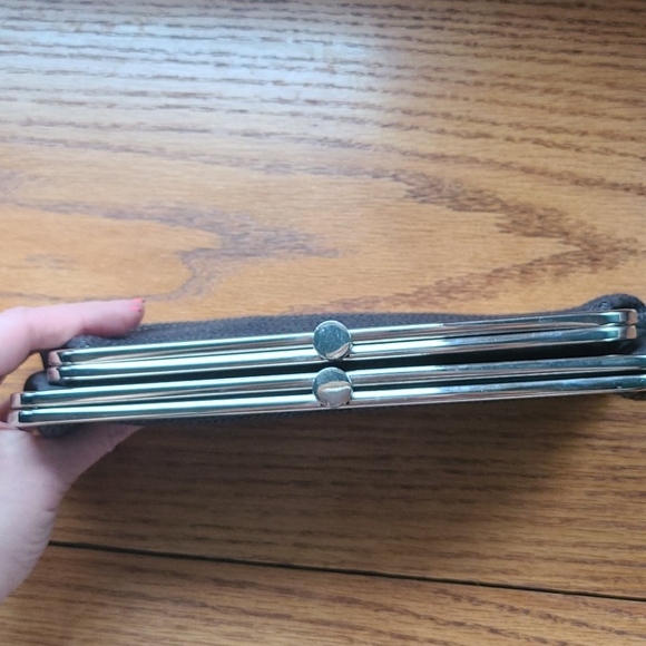 💚 3 for $10: Black woven clutch - Picture 6 of 6